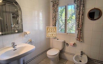 Красивая и просторная средиземноморская вилла с большими террасами.